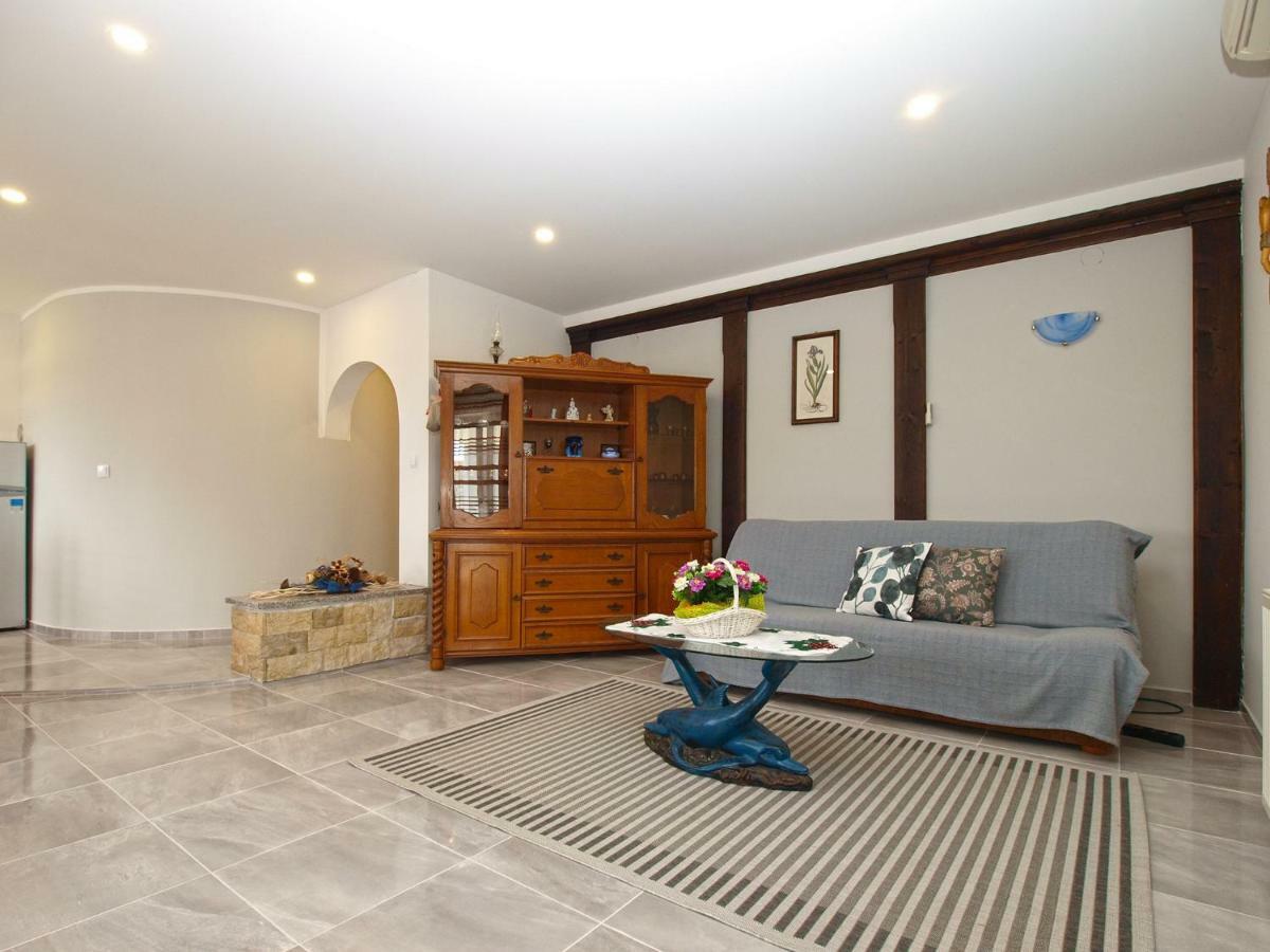 Apartments Dragica 1251 Fazana Exterior photo